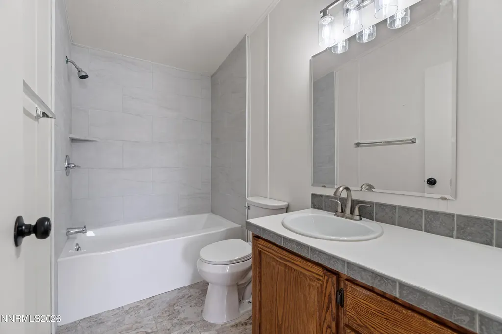 312 Phyllis Silver Springs NV 89429