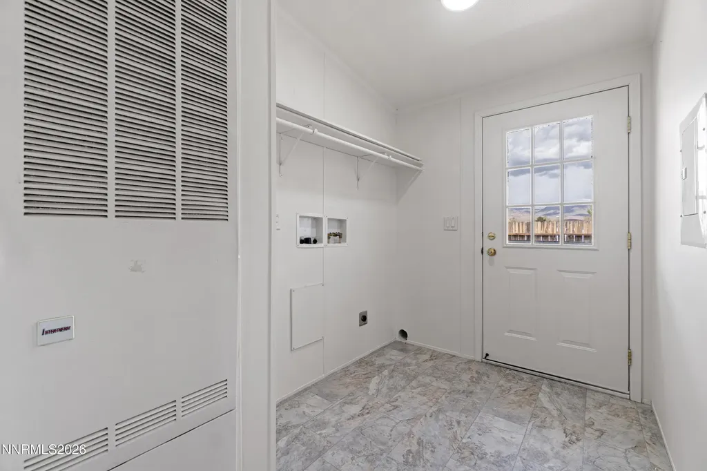 312 Phyllis Silver Springs NV 89429