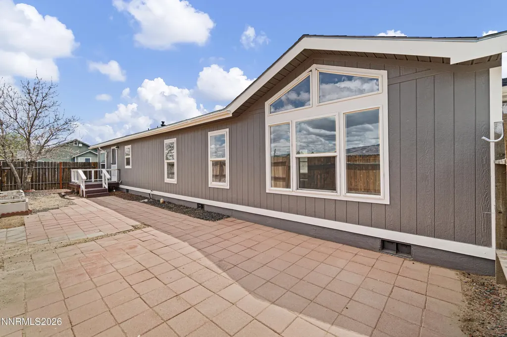 312 Phyllis Silver Springs NV 89429