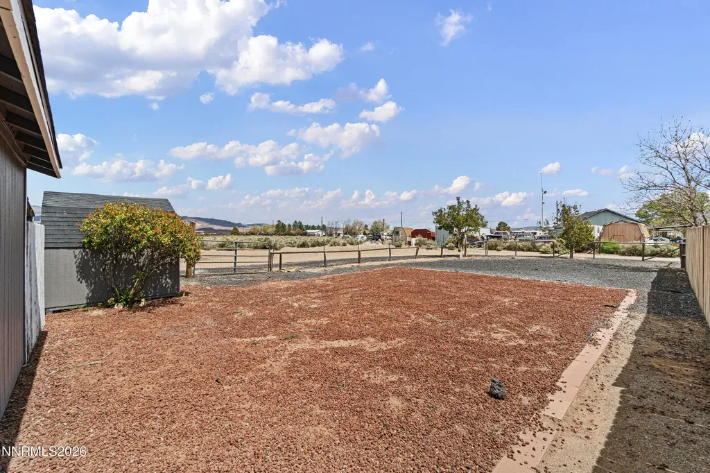 312 Phyllis Silver Springs NV 89429