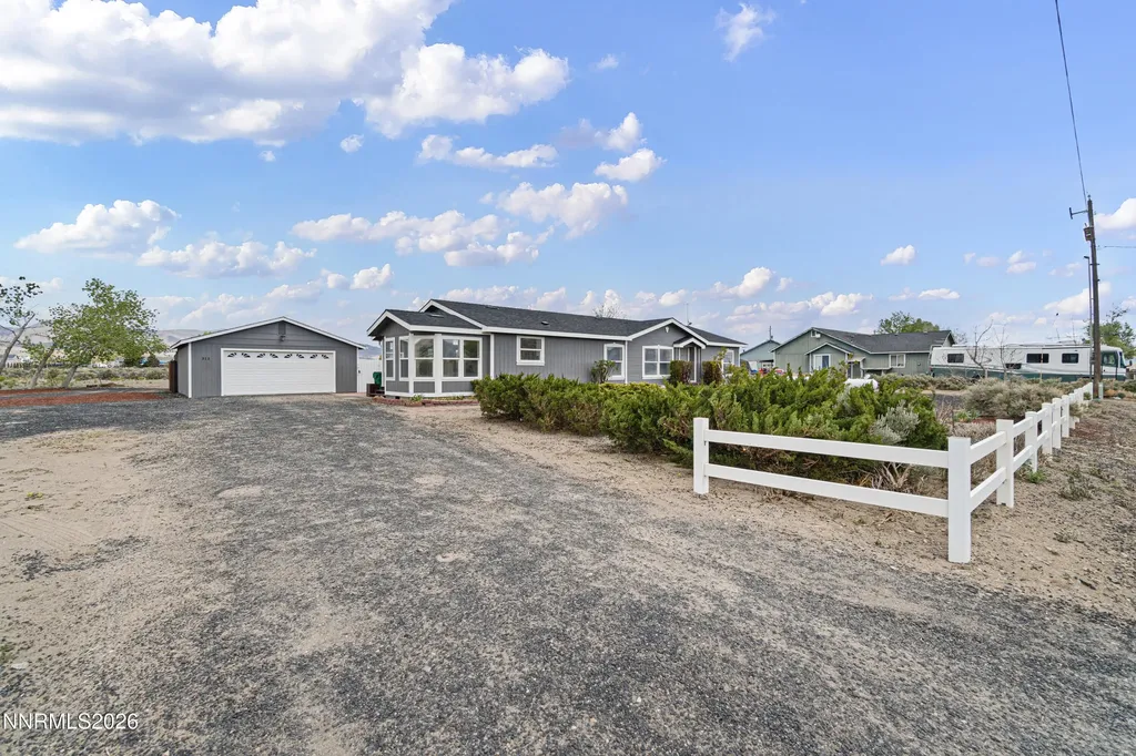 312 Phyllis Silver Springs NV 89429