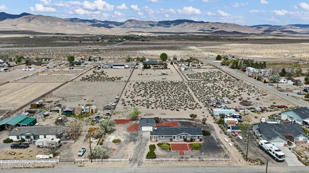 312 Phyllis Silver Springs NV 89429