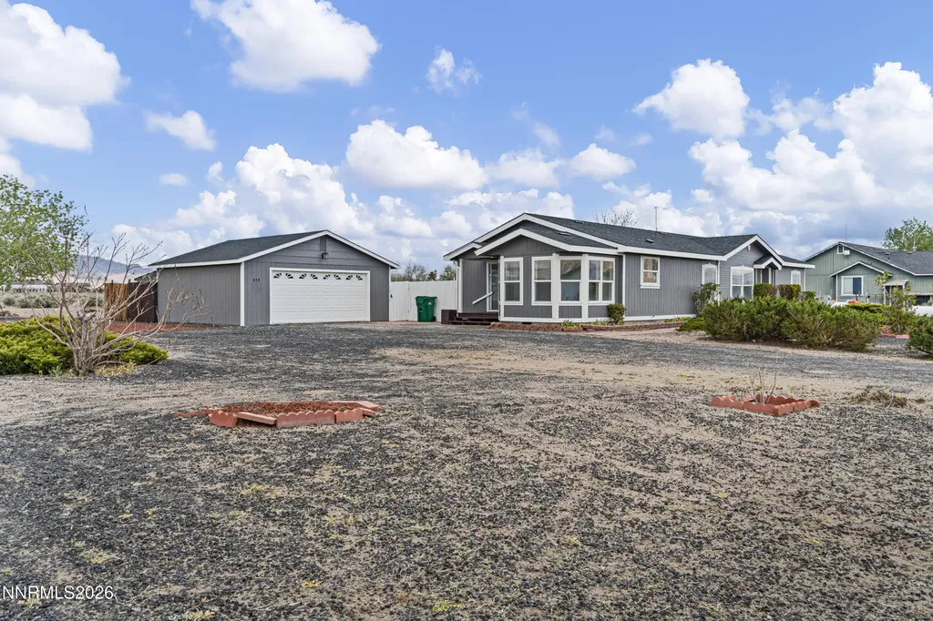 312 Phyllis Silver Springs NV 89429