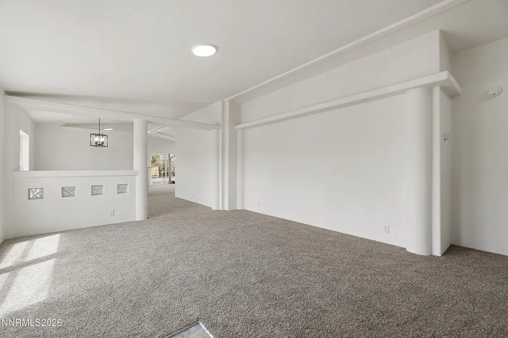 312 Phyllis Silver Springs NV 89429