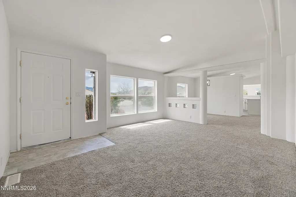 312 Phyllis Silver Springs NV 89429