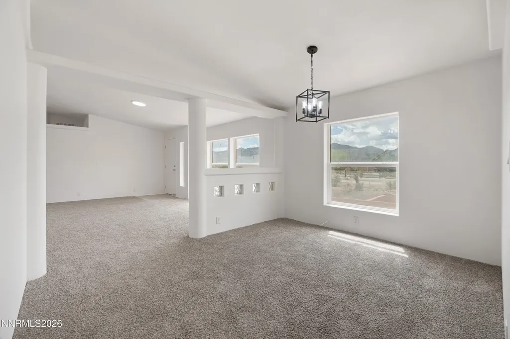 312 Phyllis Silver Springs NV 89429