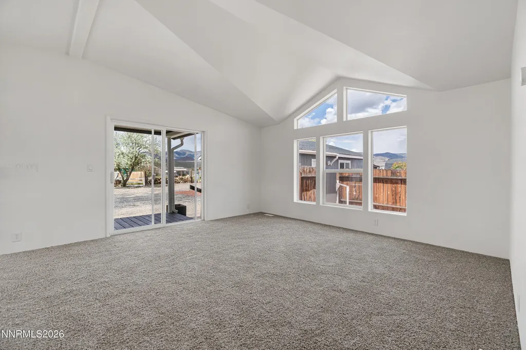 312 Phyllis Silver Springs NV 89429