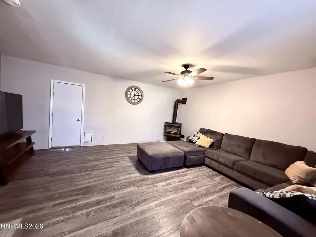 105 Oregon Yerington NV 89447