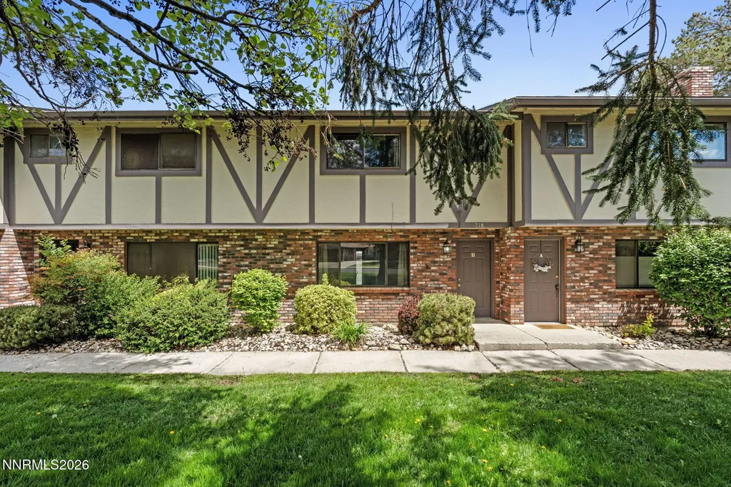 718 Travis Carson City NV 89701