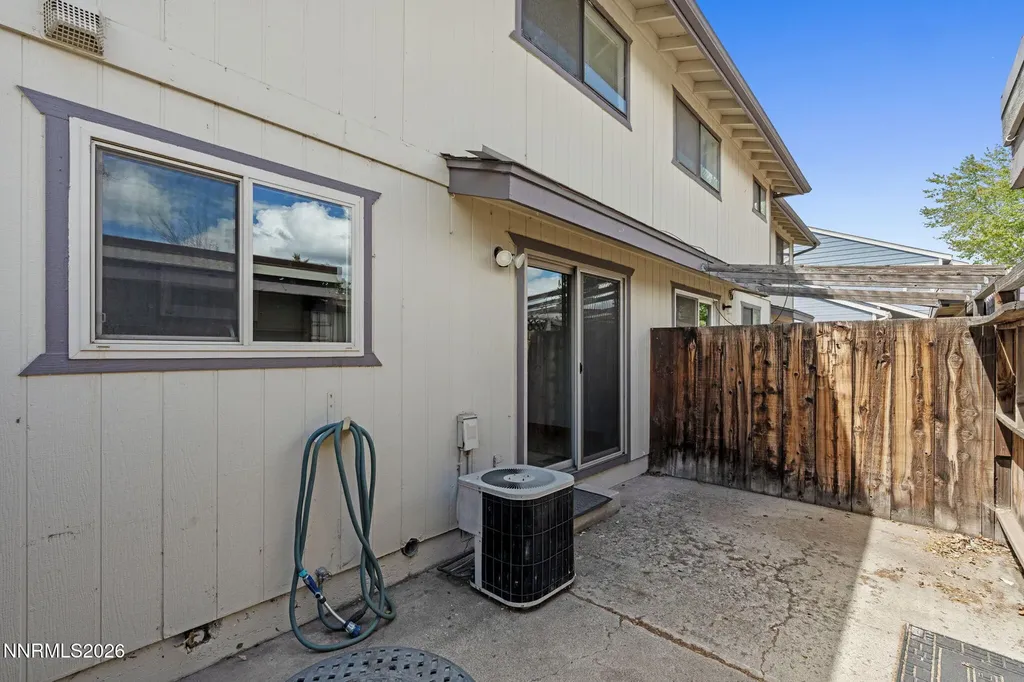 718 Travis Carson City NV 89701