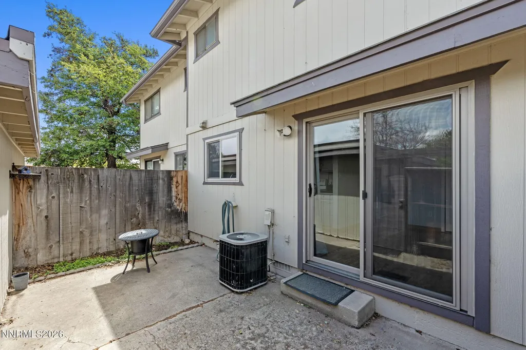 718 Travis Carson City NV 89701