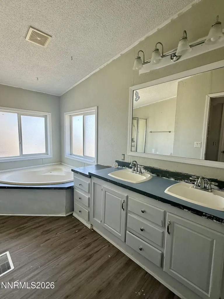 5865 Wren Winnemucca NV 89445