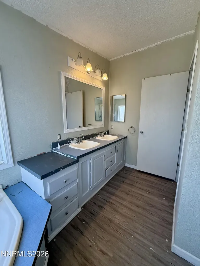 5865 Wren Winnemucca NV 89445