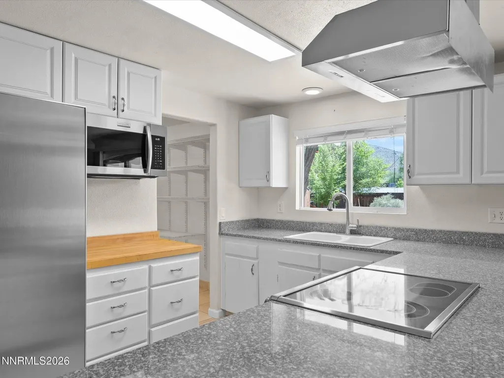 1529 Valley View Carson City NV 89701
