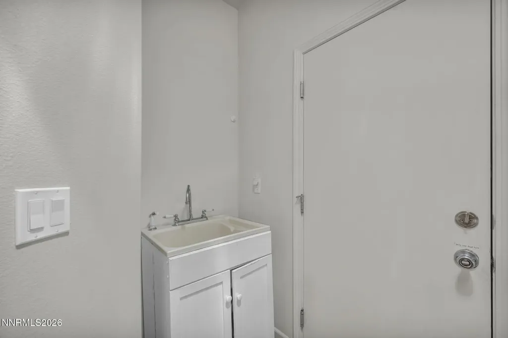 788 Country View Reno NV 89506