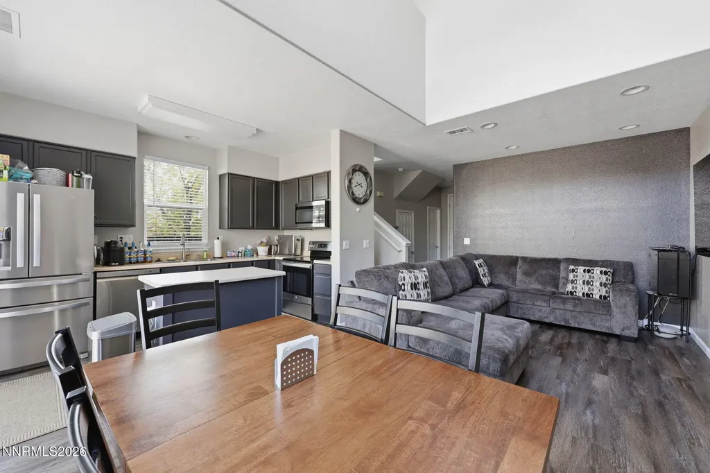 9662 Black Bear Reno NV 89506