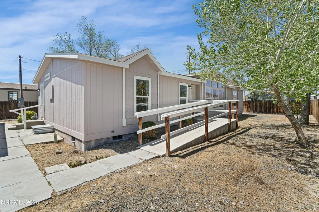 2825 Winnemucca Silver Springs NV 89429