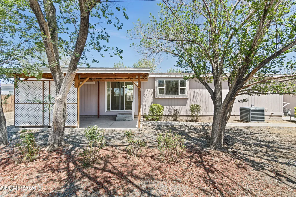 2825 Winnemucca Silver Springs NV 89429