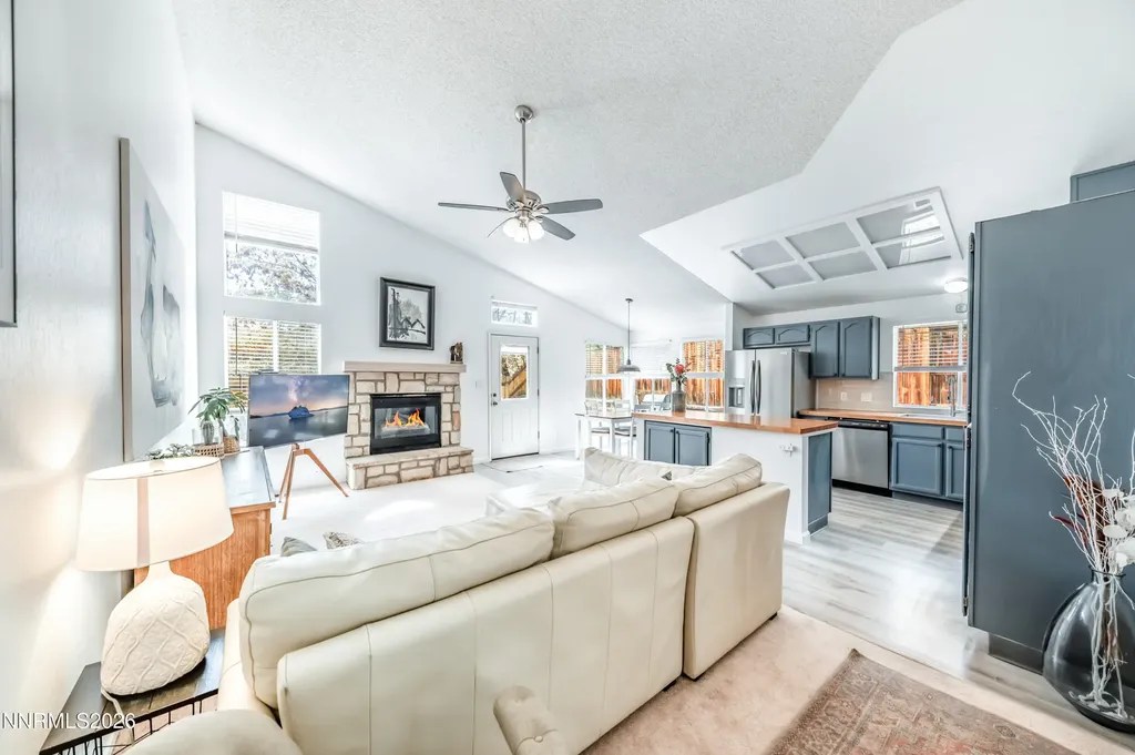 1789 Lakeland Hills Reno NV 89523