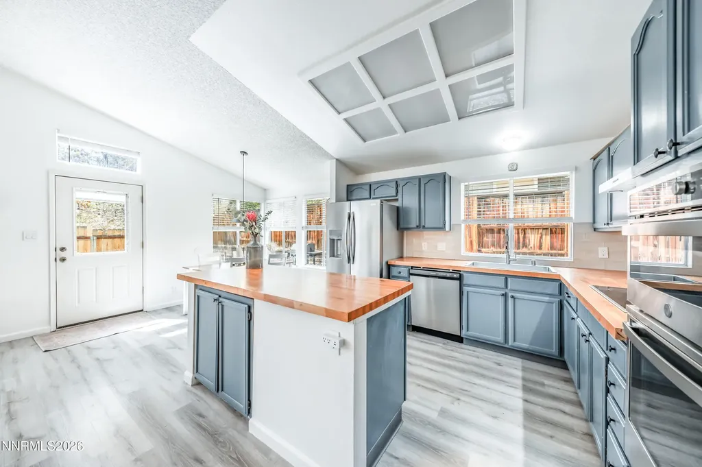 1789 Lakeland Hills Reno NV 89523