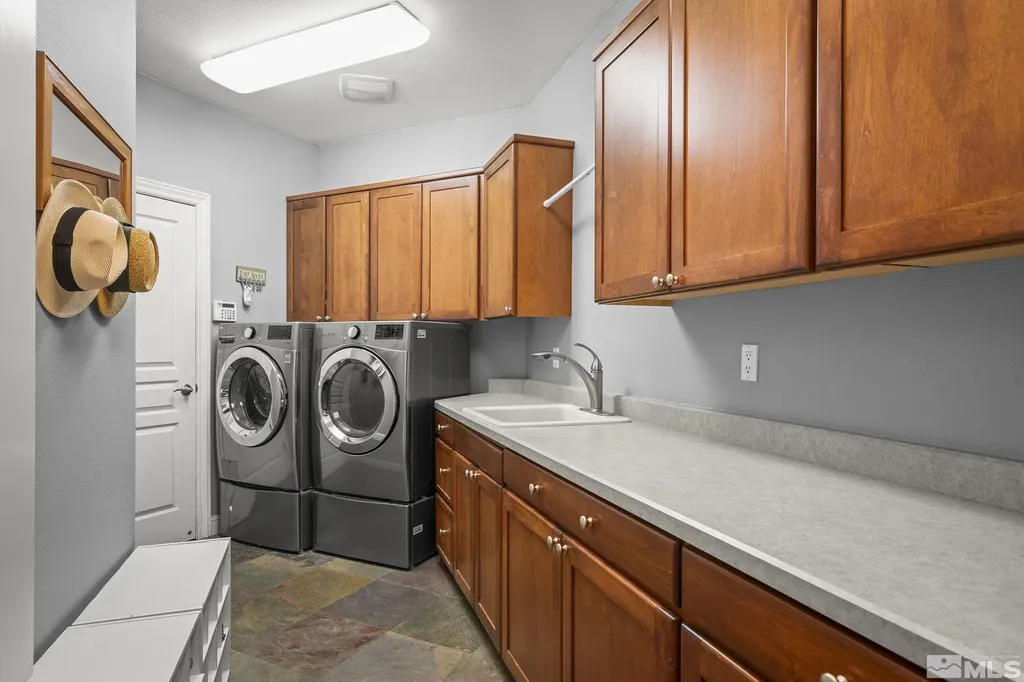 1203 Kachina Reno NV 89511
