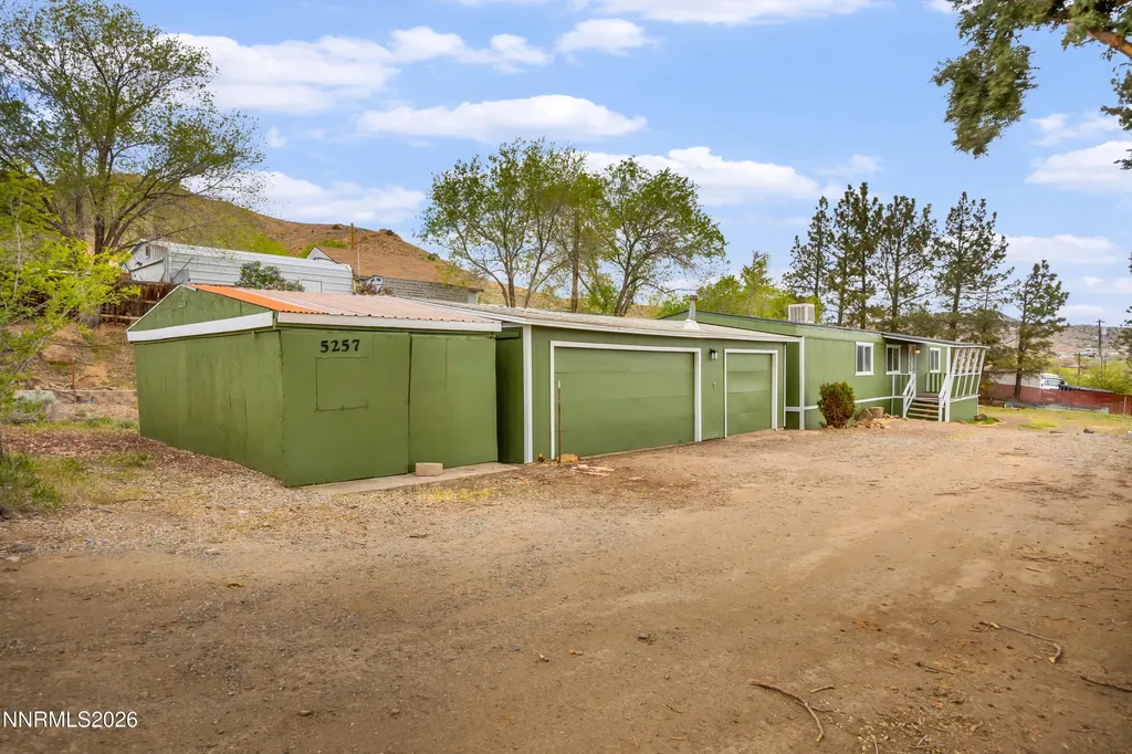 5257 Flintstone Sun Valley NV 89433