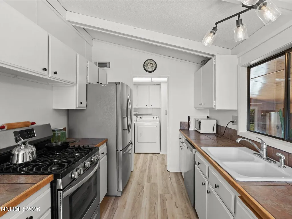1185 Whipple Tree Fernley NV 89408