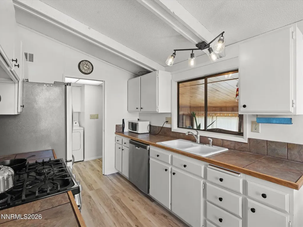 1185 Whipple Tree Fernley NV 89408