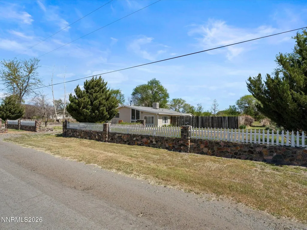 1185 Whipple Tree Fernley NV 89408