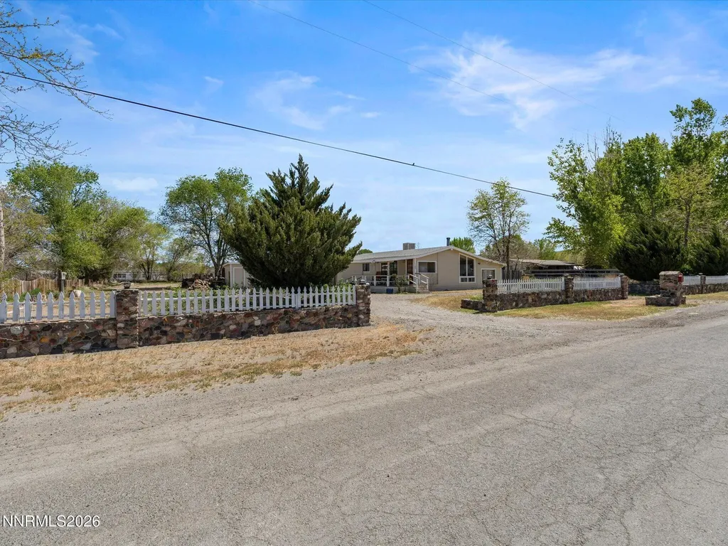 1185 Whipple Tree Fernley NV 89408