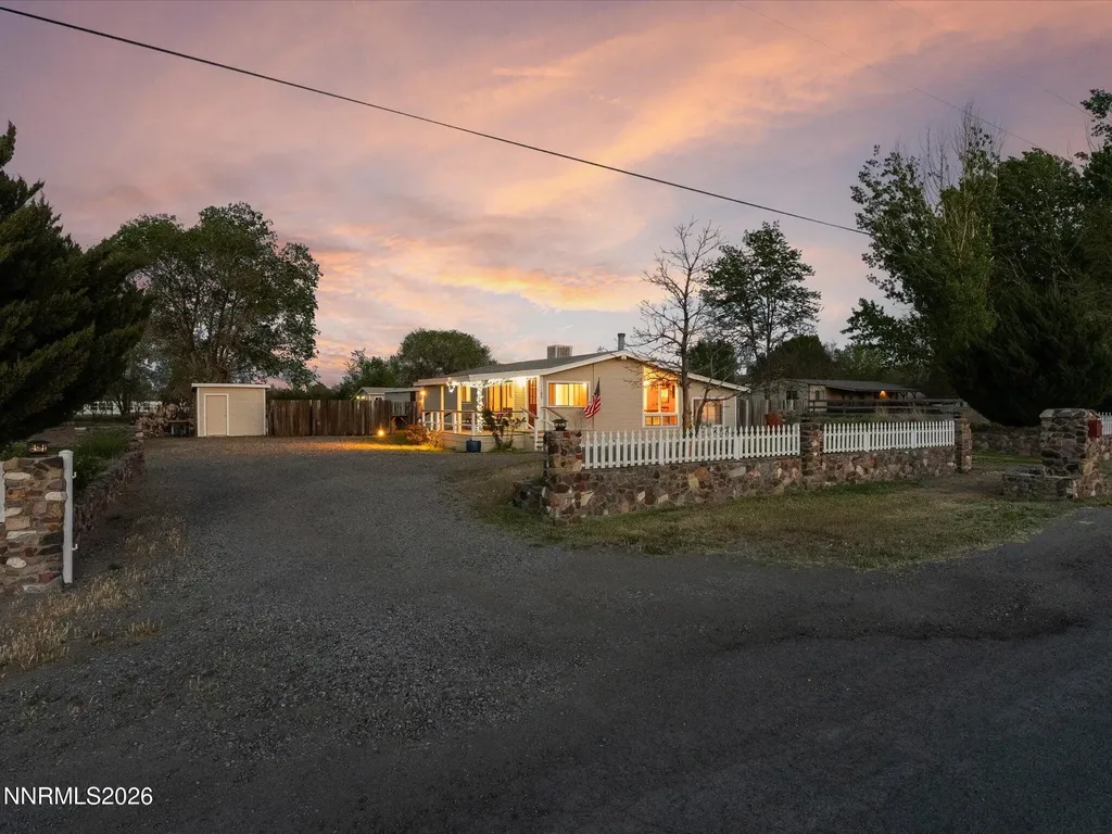 1185 Whipple Tree Fernley NV 89408