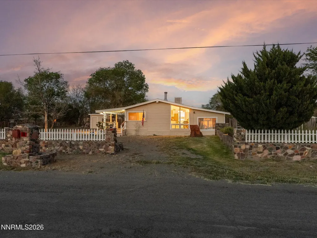 1185 Whipple Tree Fernley NV 89408