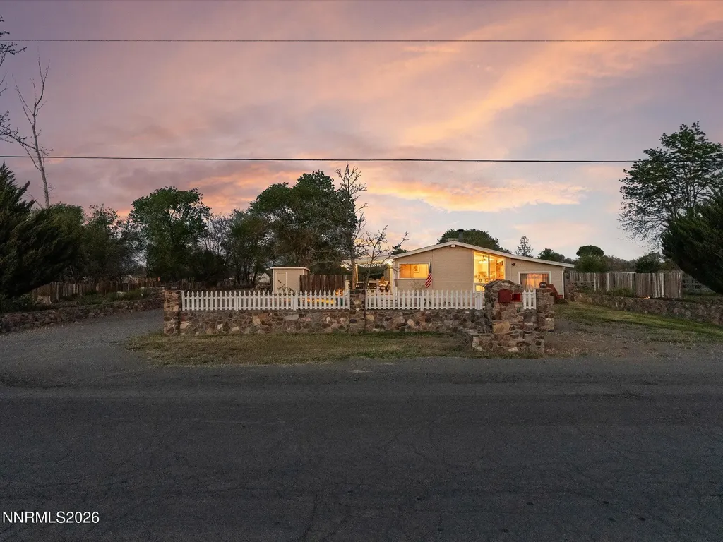 1185 Whipple Tree Fernley NV 89408