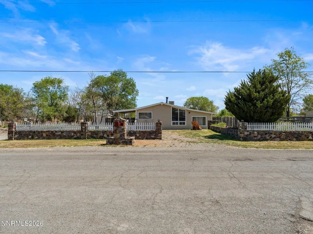 1185 Whipple Tree Fernley NV 89408
