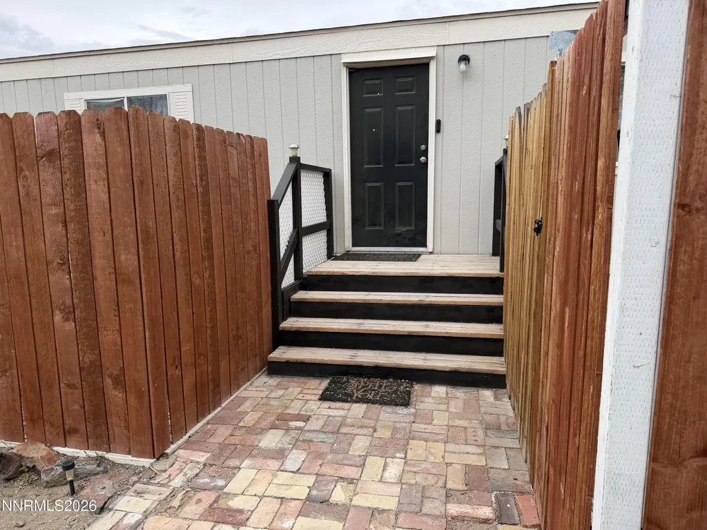 3702 Ardmore Silver Springs NV 89429