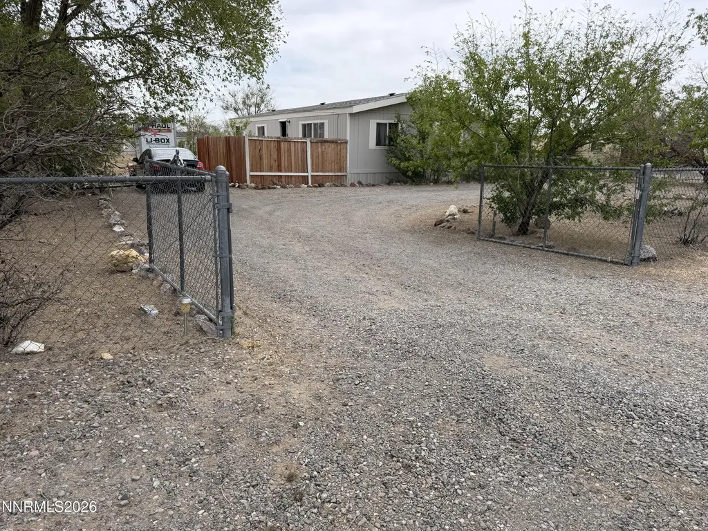 3702 Ardmore Silver Springs NV 89429