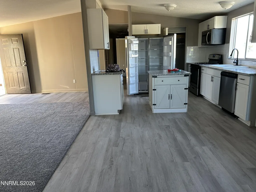 3702 Ardmore Silver Springs NV 89429
