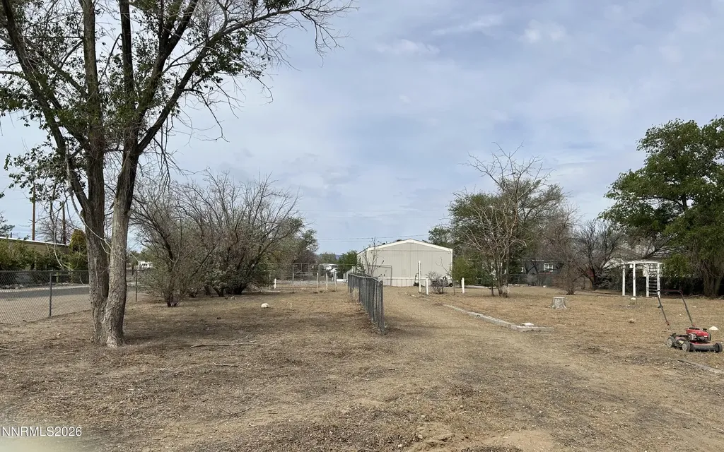 3702 Ardmore Silver Springs NV 89429