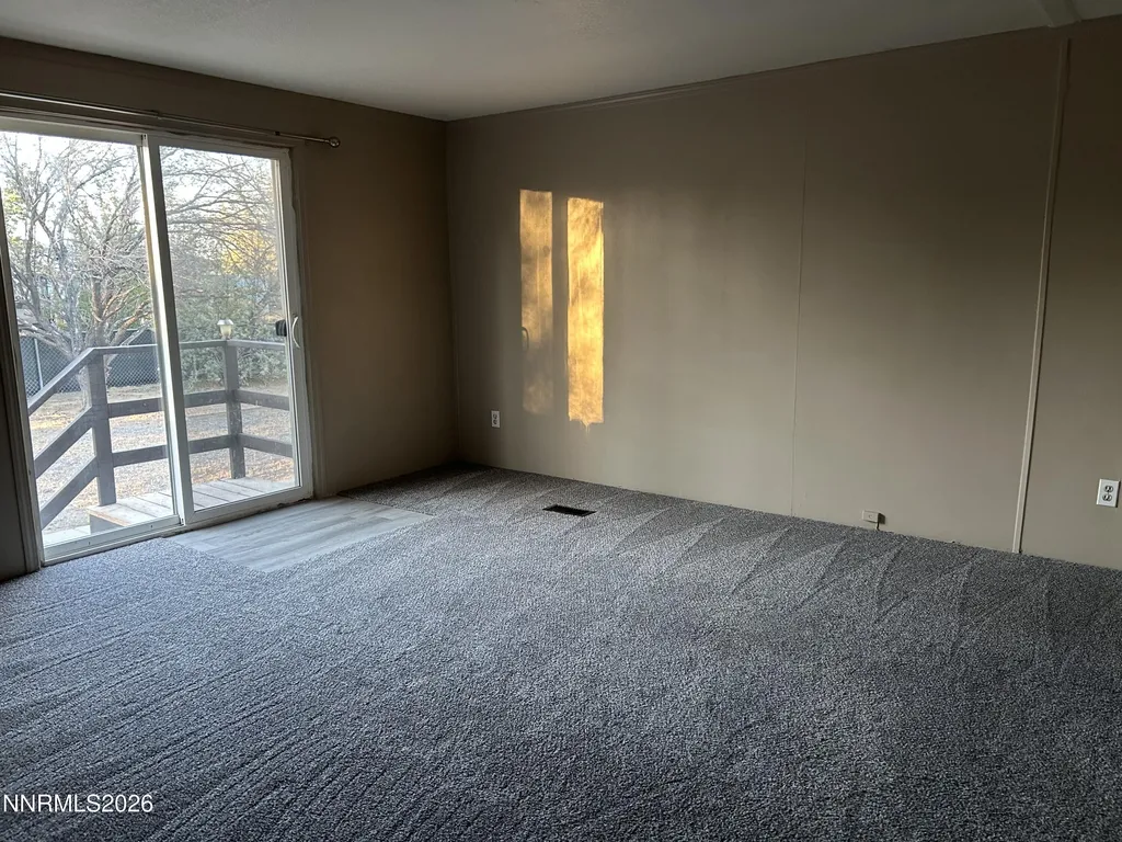 3702 Ardmore Silver Springs NV 89429