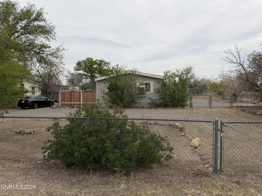 3702 Ardmore Silver Springs NV 89429