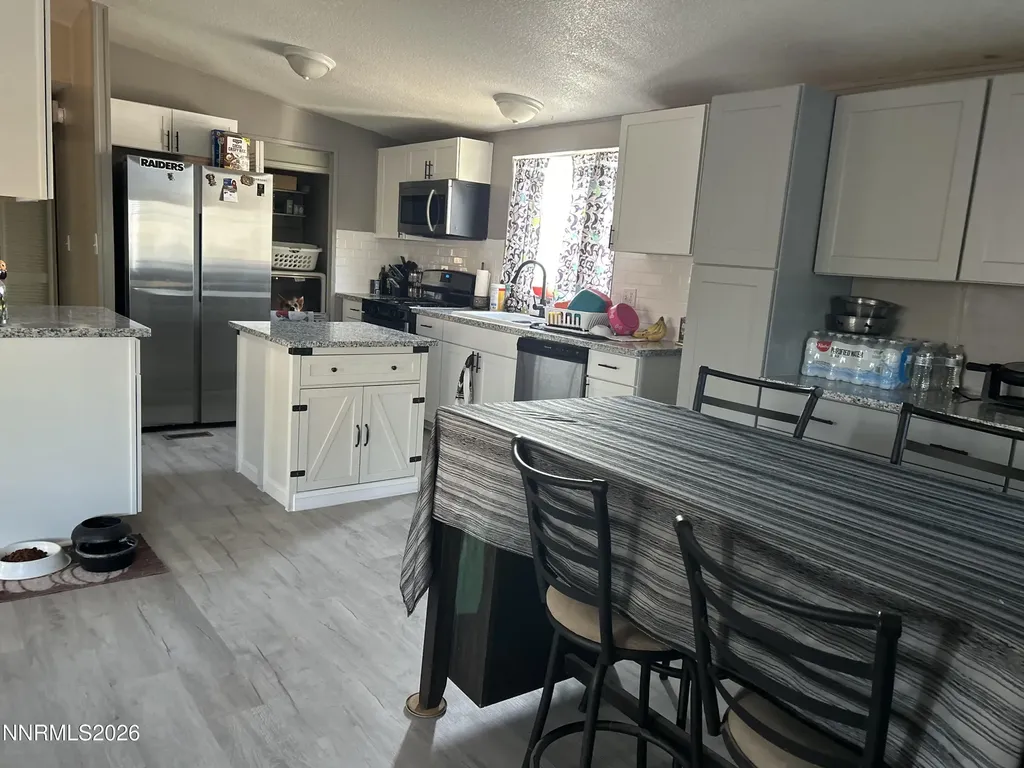 3702 Ardmore Silver Springs NV 89429