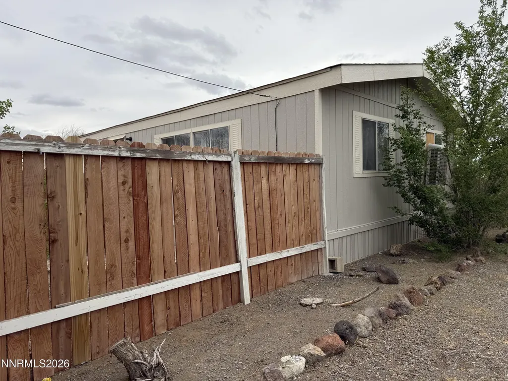 3702 Ardmore Silver Springs NV 89429