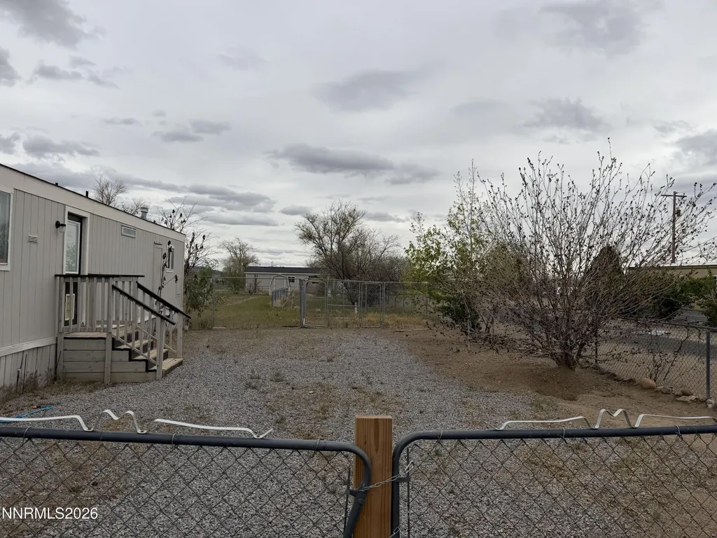 3702 Ardmore Silver Springs NV 89429