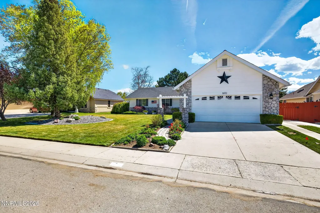 1692 Lantana Minden NV 89423
