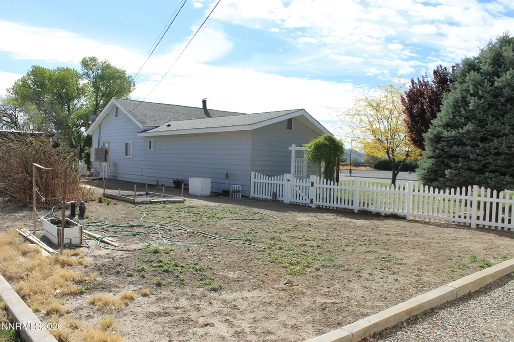 320 Reyes Yerington NV 89447