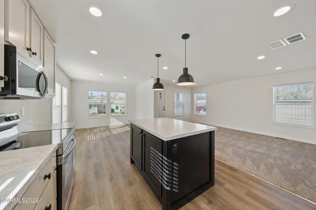 135 Fireman Row Dayton NV 89403