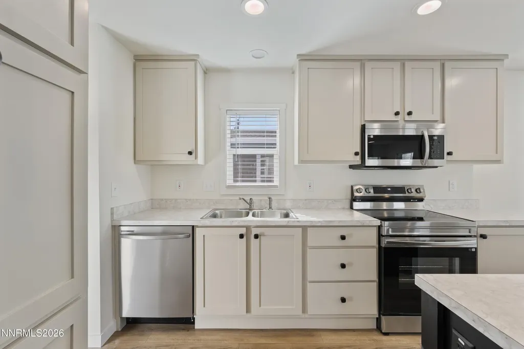 135 Fireman Row Dayton NV 89403