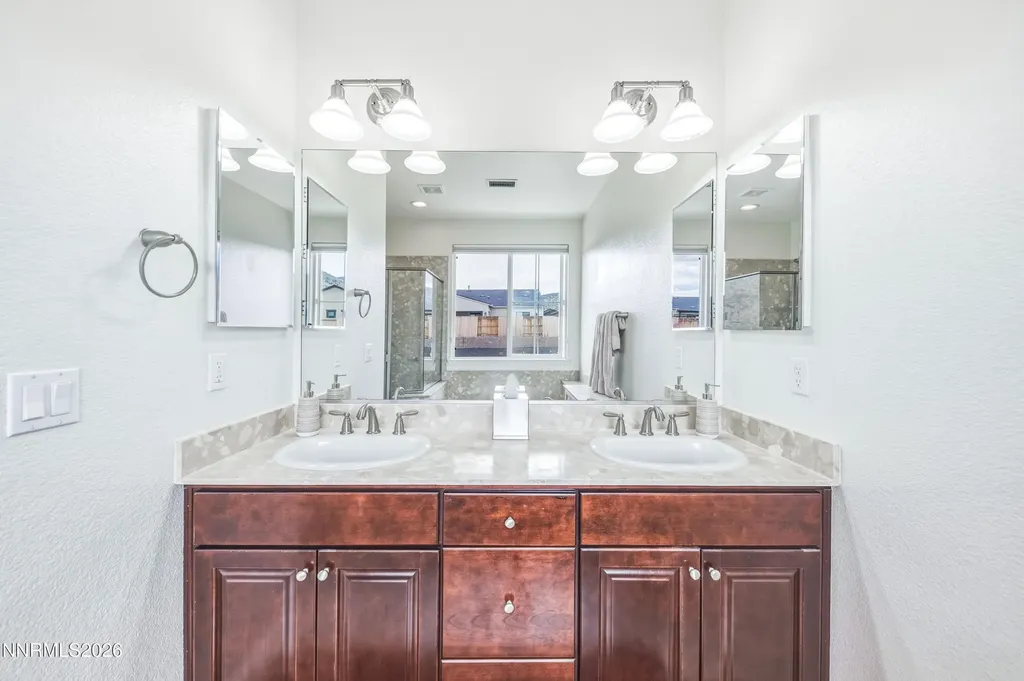 2084 Whitecliff Reno NV 89521