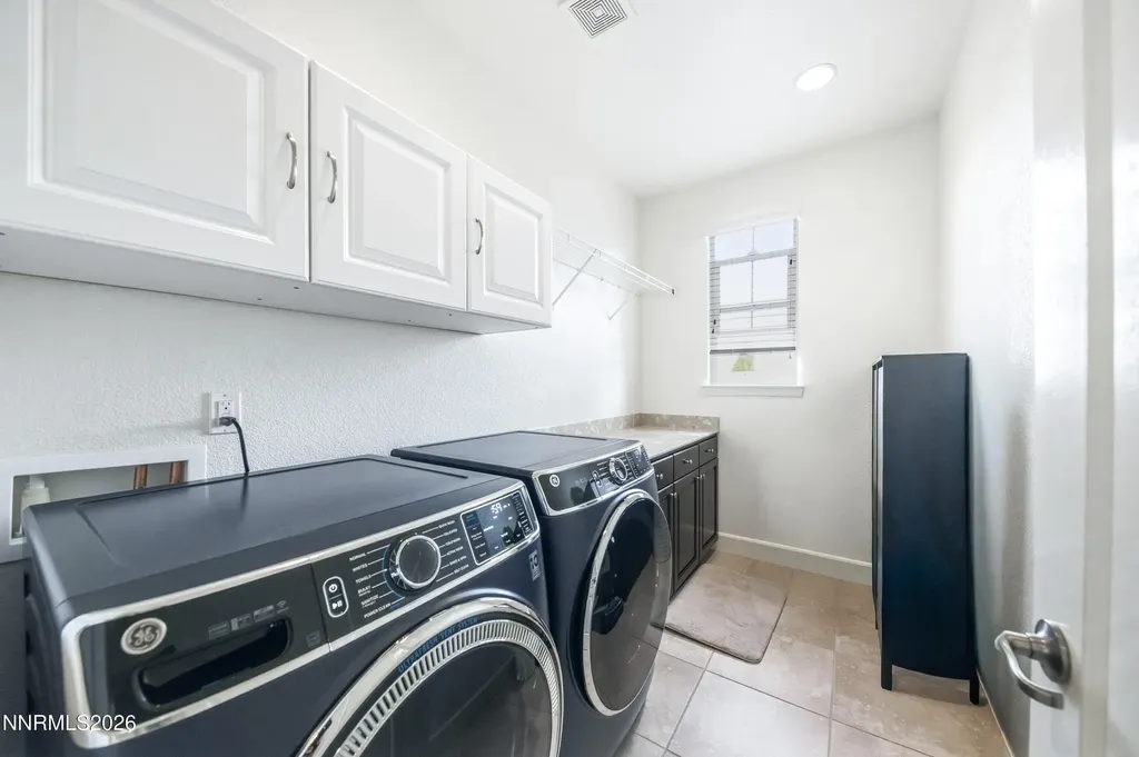 2084 Whitecliff Reno NV 89521