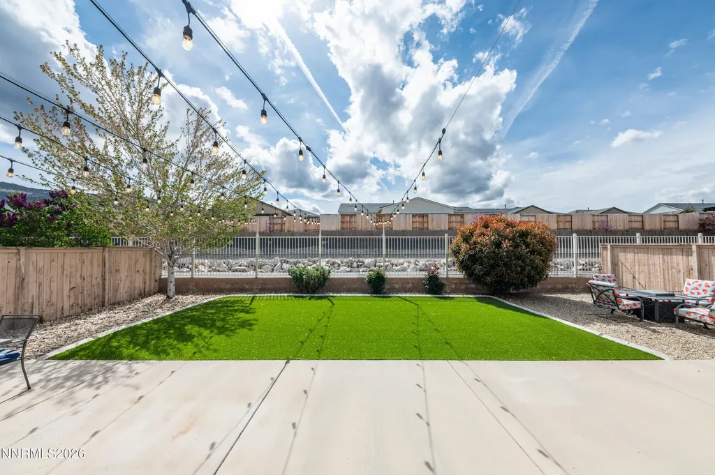 2084 Whitecliff Reno NV 89521